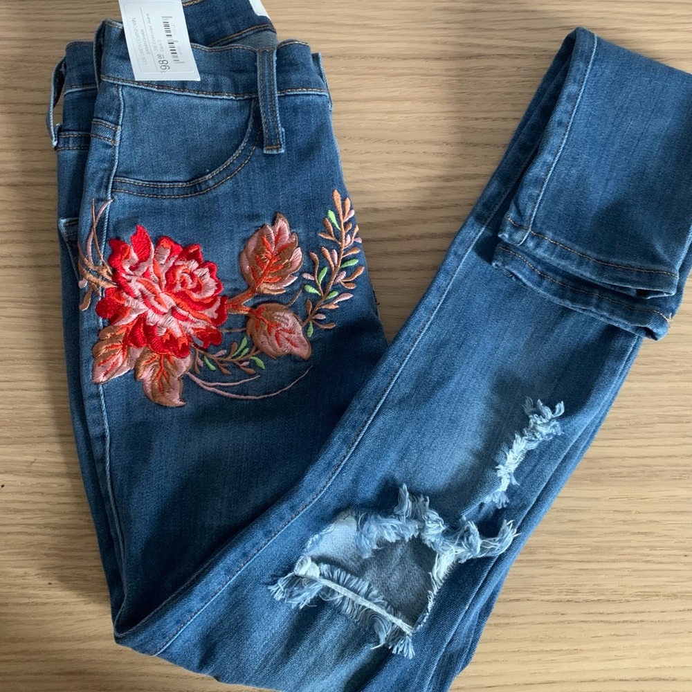 Embroidered flowered jeans
